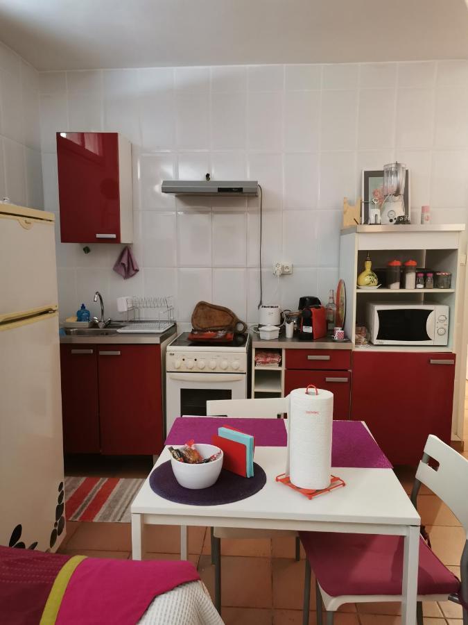 Appartement En Sous Sol De Villa Avec Acces Jardin Et Piscine Marsilia Exterior foto