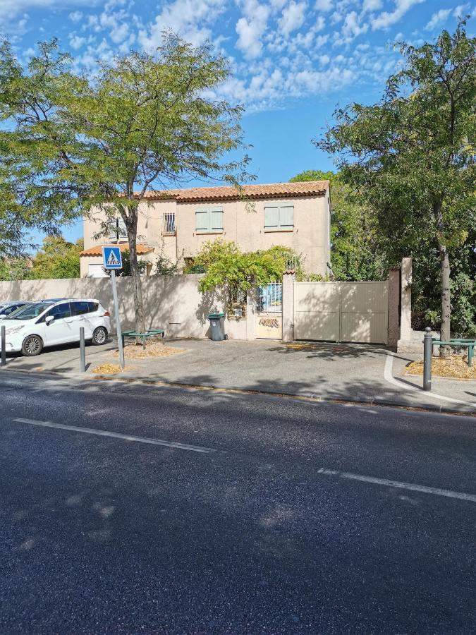 Appartement En Sous Sol De Villa Avec Acces Jardin Et Piscine Marsilia Exterior foto