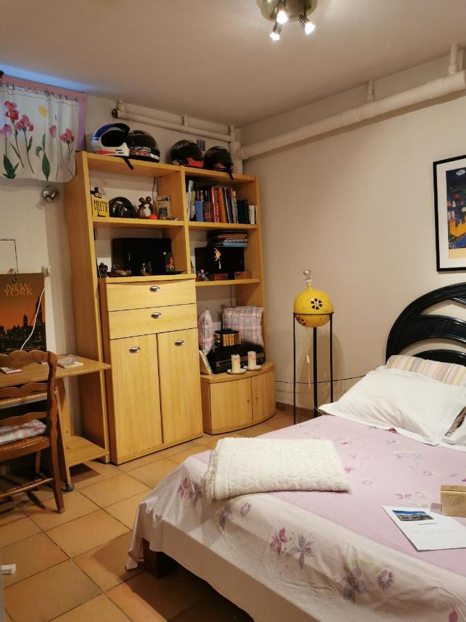 Appartement En Sous Sol De Villa Avec Acces Jardin Et Piscine Marsilia Exterior foto
