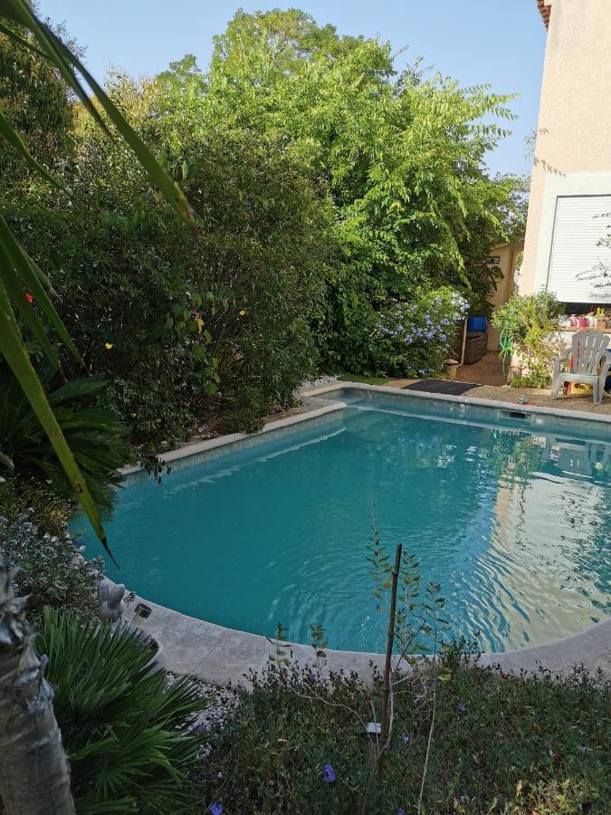 Appartement En Sous Sol De Villa Avec Acces Jardin Et Piscine Marsilia Exterior foto